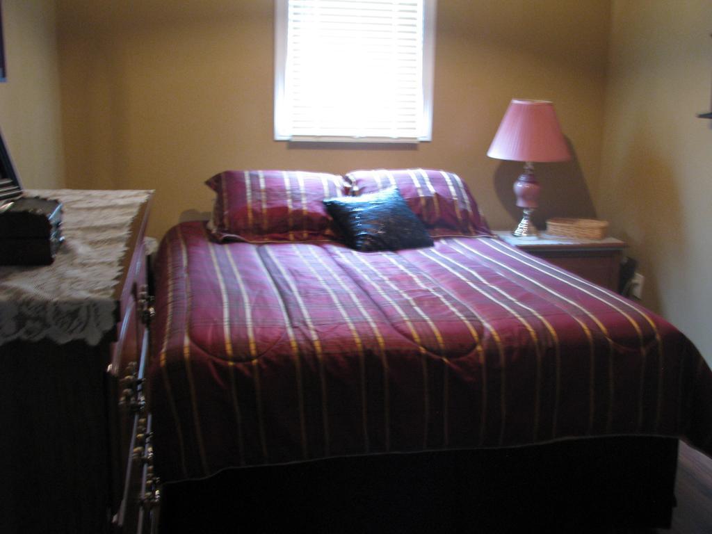 Right Off Da Boat B&B Channel-Port aux Basques Room photo